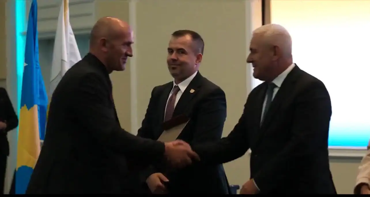 Për bashkëpunim dhe kontribut të veçantë, IPK nderon Akademinë e Kosovës për Siguri Publike